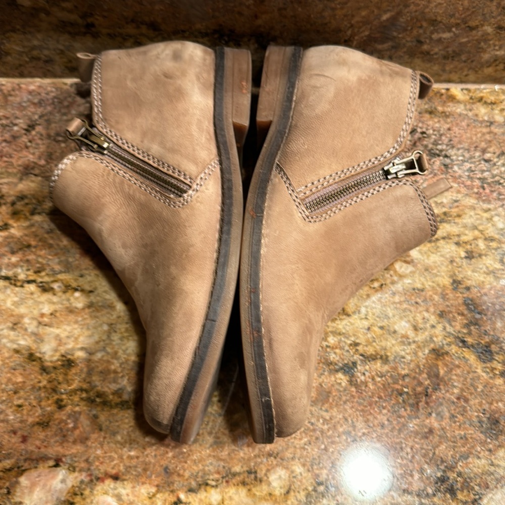 Hush Puppies Booties 7 1/2 W